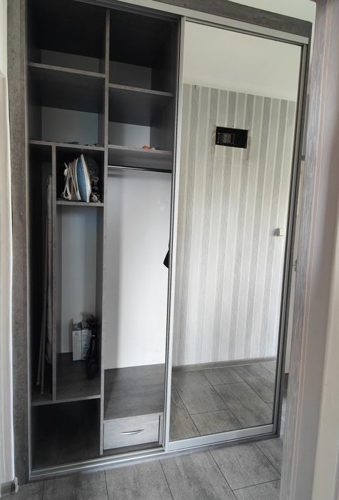 Szafa koloru szary kamień