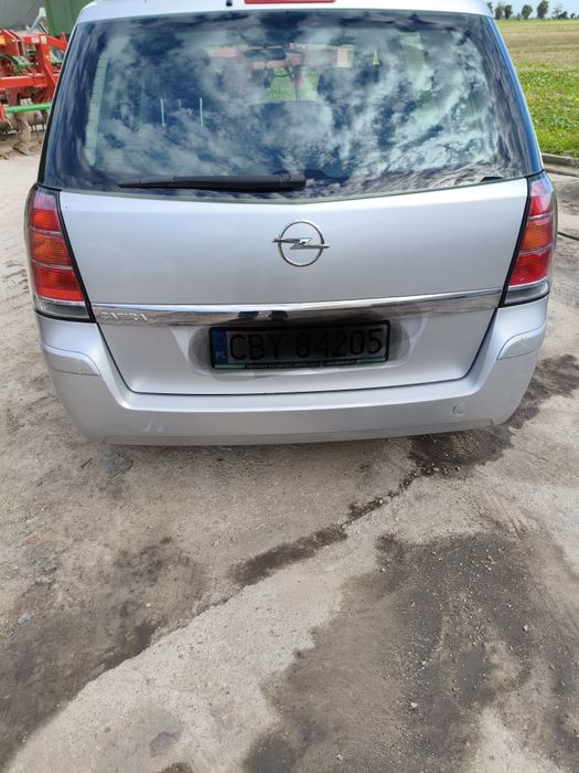 Opel Zafira B 2006 r  1.9 cdti