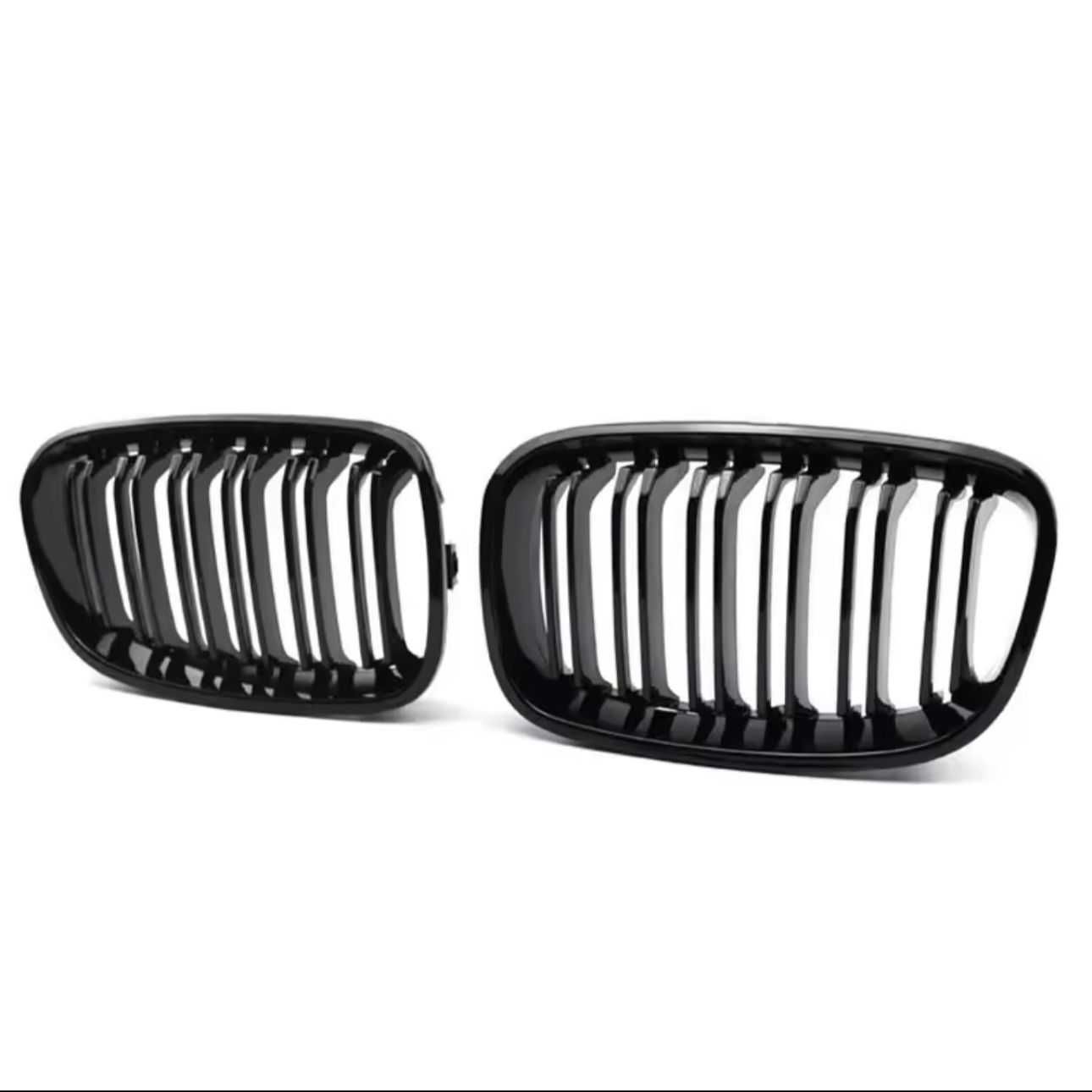 GRELHAS DUPLAS BMW SÉRIE 1 - F20 F21 LOOK M PERFORMANCE