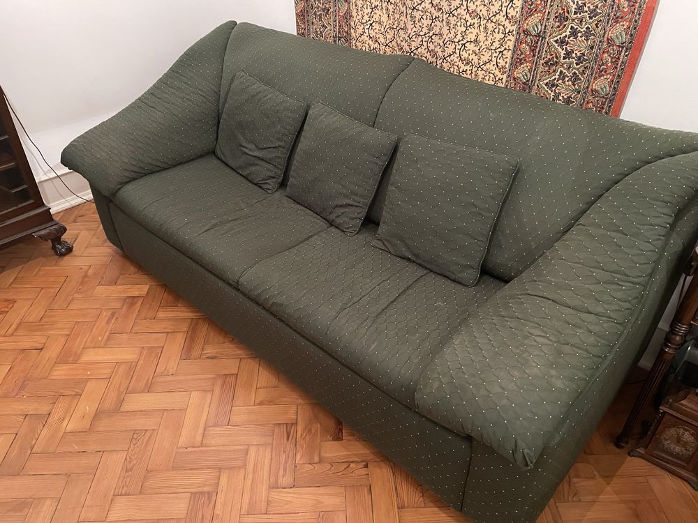 Vendo sofá 3 lugares verde com padrão