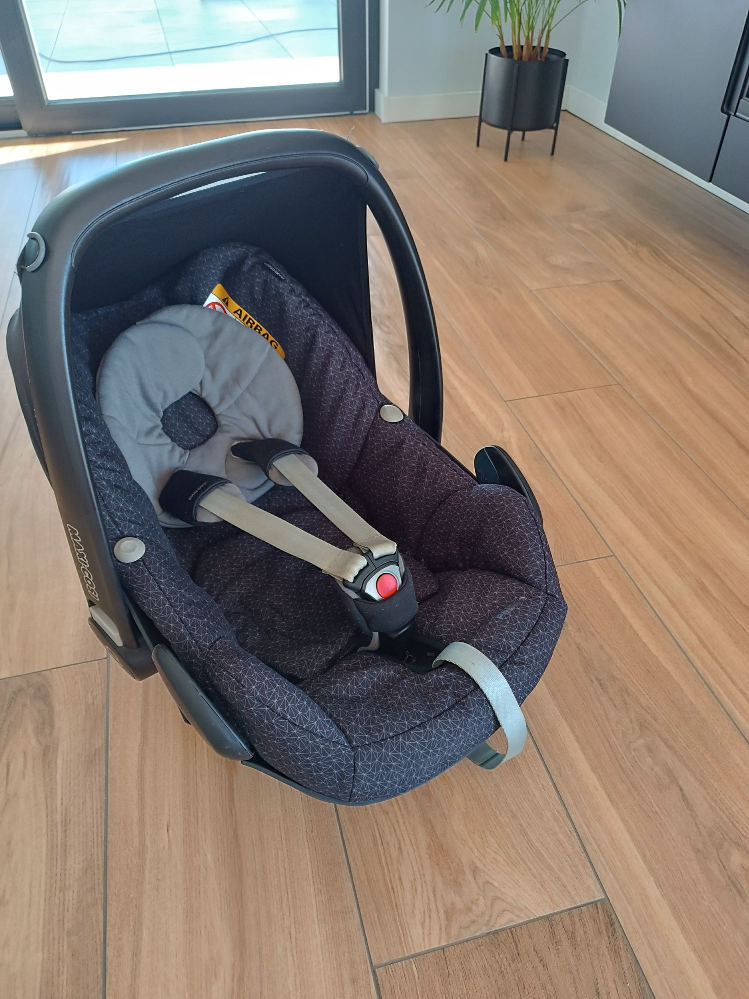 Fotelik samochodowy nosidełko Maxi Cosi Pebble