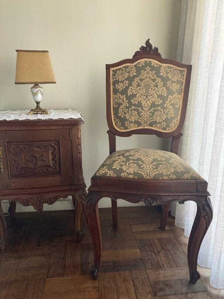 Mobília de quarto em madeira de castanho