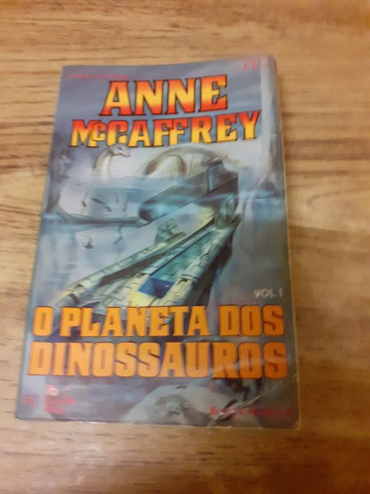 John Varley, Anne McAffrey, S. Lawhead e outros