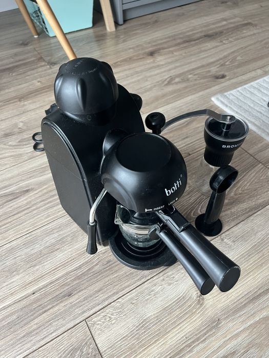 Ekspres ciśnieniowy kolbowy Botti 5 bar 870W plus mlynek