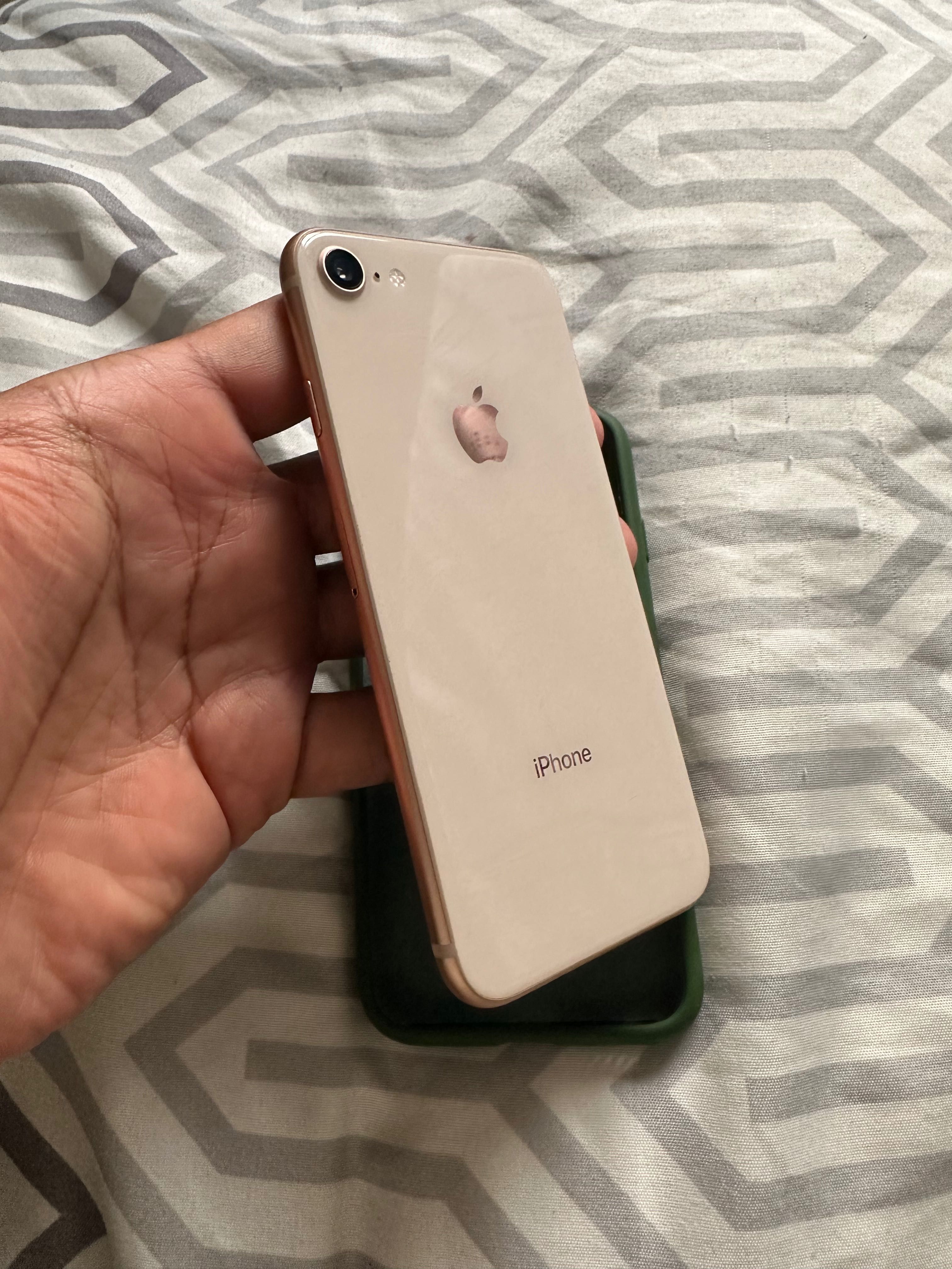 Vendo iPhone 8 100% de bateria em perfeito estado