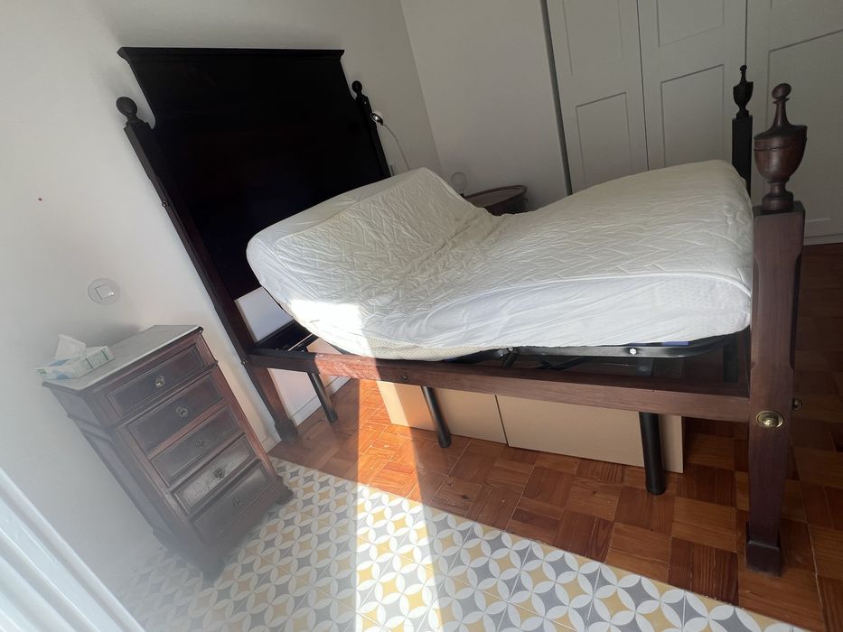 Cama articulada de casal em madeira maciça vintage