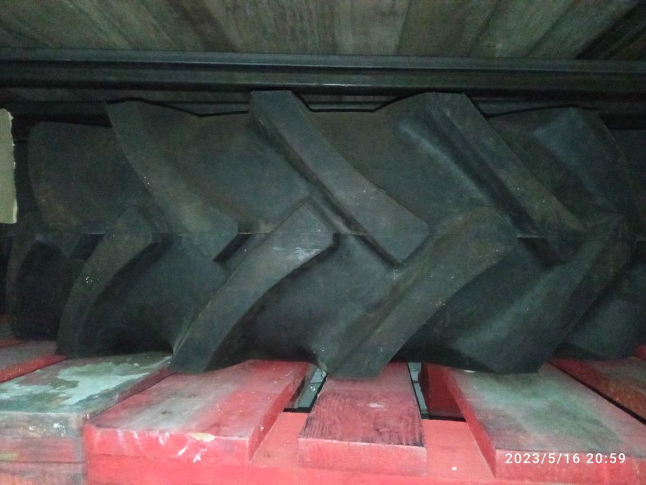 Pneus trator novos, 13.6 - 28 marca Petlas para trator agrícola