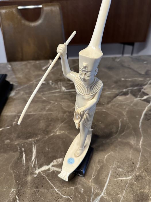 Estatua material nobre