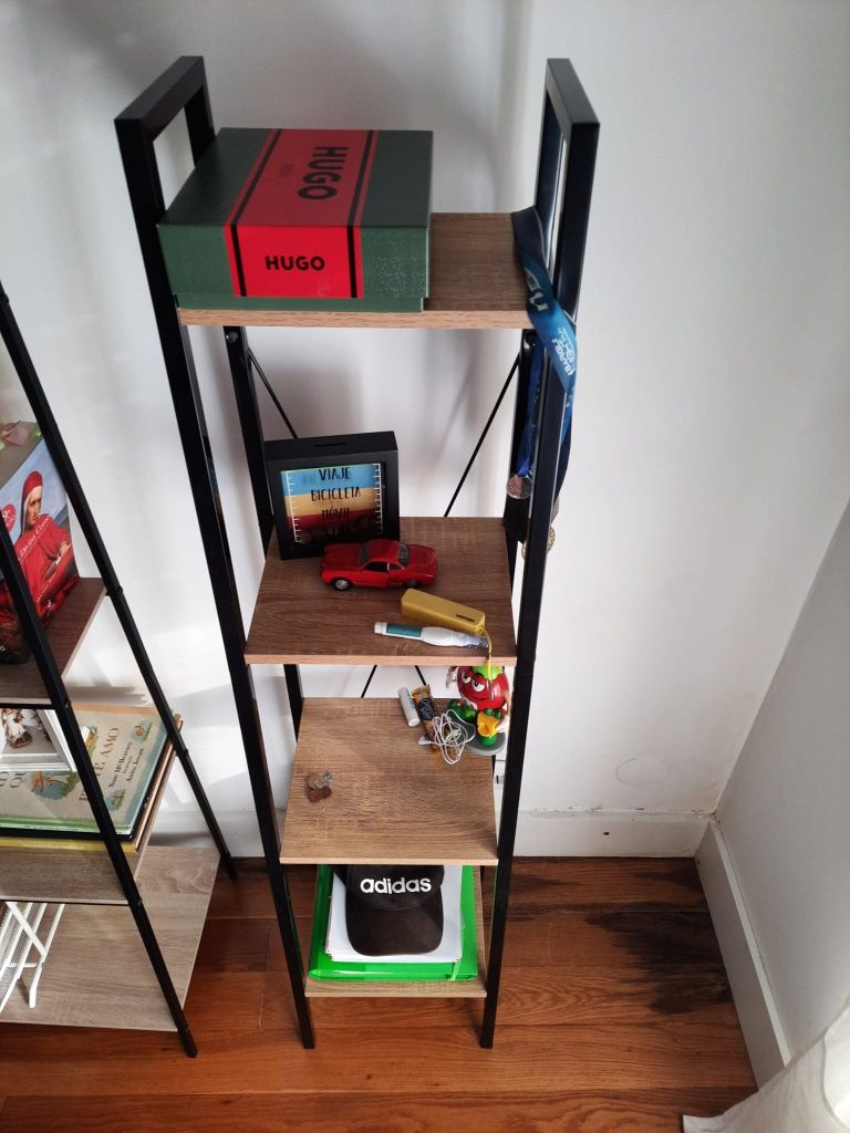 Estante para livros.