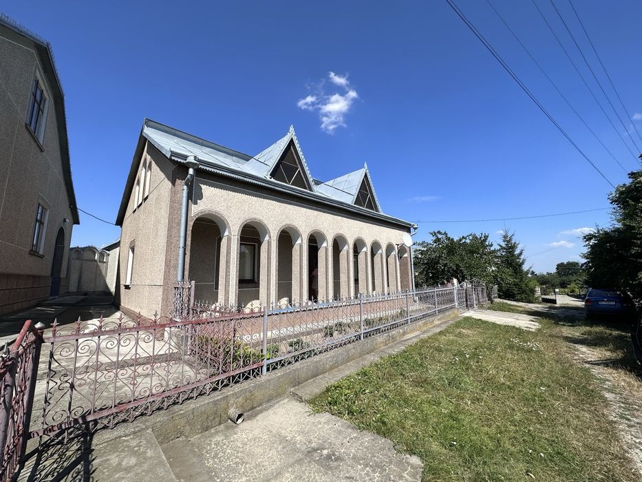 Продається будинок в пригороді м.Підволочиськ.