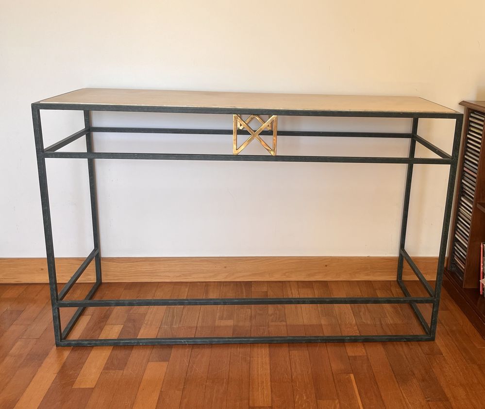 Mesa de apoio/ consola com tampo em pedra moleanos