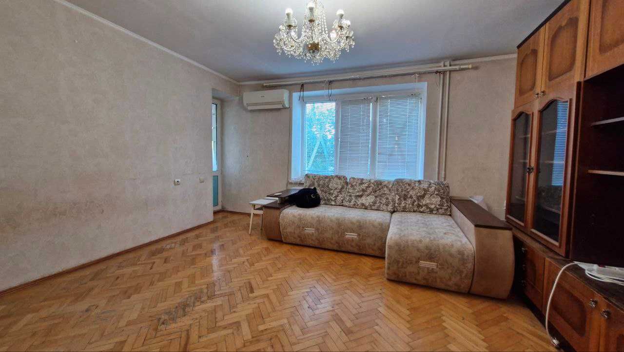 Продаж 2к біля метро 5 хв. Теремки вул.Глушкова 32. Вільна.