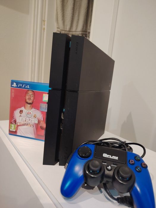 PS4 500GB + comando e jogo