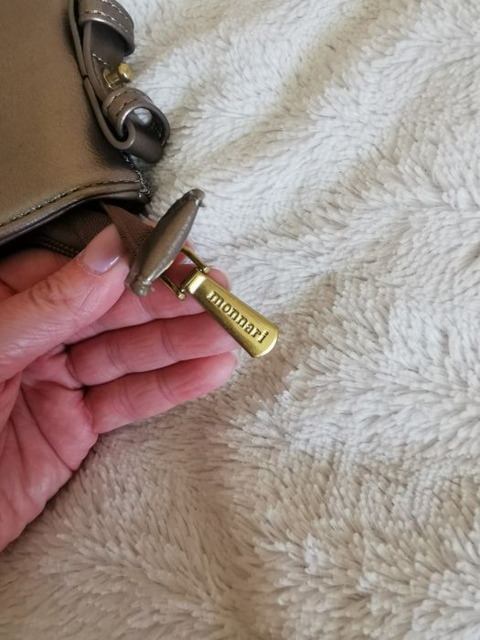 Torebka monnari motyw węża do ręki złoty beżowy