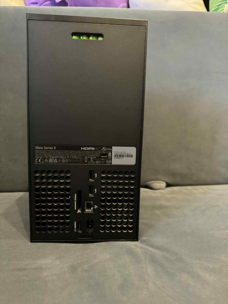 Xbox series X wraz z akcesoriami