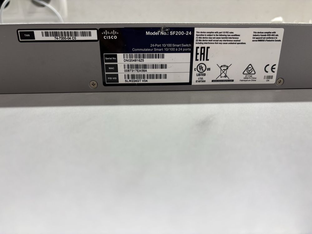 Комутатор, світч Cisco SF200-24