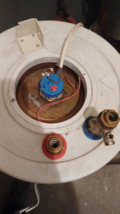 termoacumulador de agua em ferro