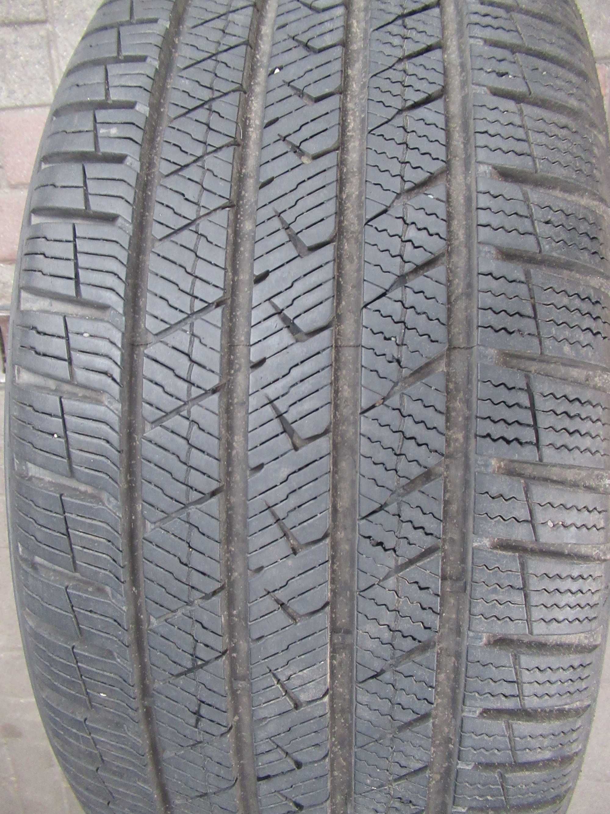 1x  opona 235/40/19 Vredestein Quatrac pro 96Y