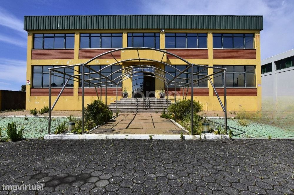 Armazém Industrial com Excelente Localização