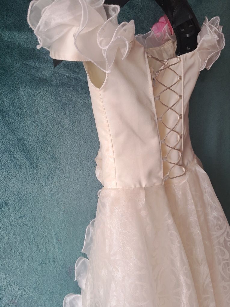 Красивое нарядное платье р.116-128-134-140