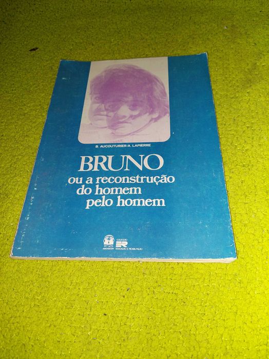 Vários livros de temas diferentes