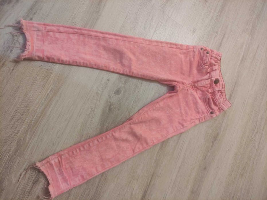 Różowe jeansy 110