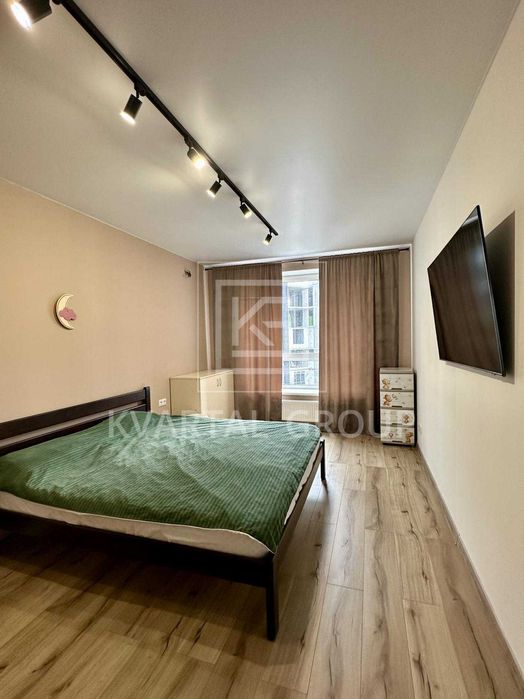 БЕЗ КОМІСІЇ! трикімнатна ВЕЛИКА квартира біля НАБЕРЕЖНОЇ