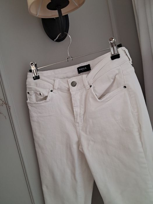 Skinny jeans z wysokim stanem