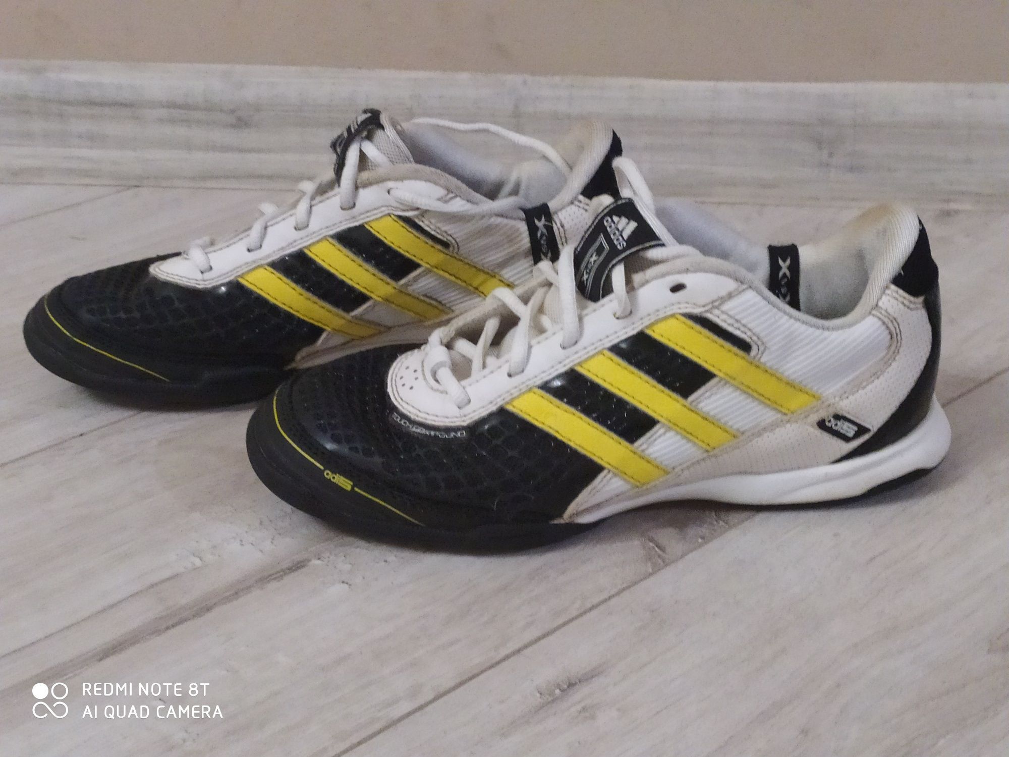 Кросівки Adidas     35 (1/2 )