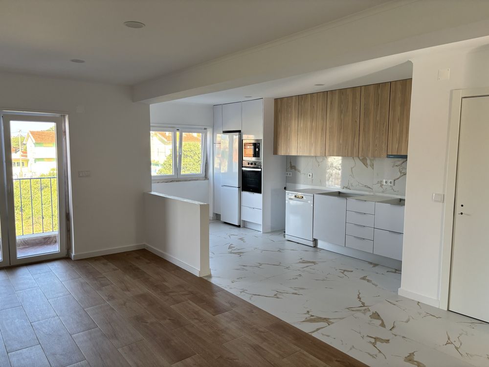 Apartamento T2 totalmente recuperado em Casais de Mem-Martins