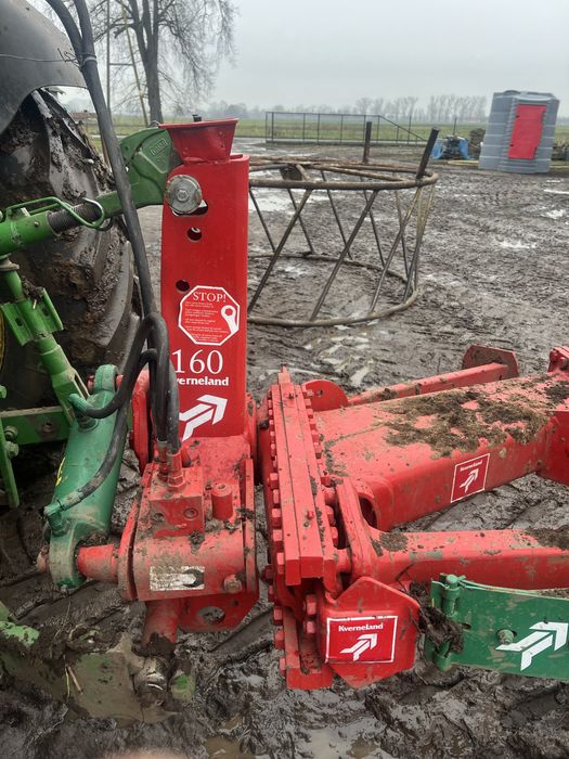 Pług obrotowy Kverneland F160 – 4 skiby, resor