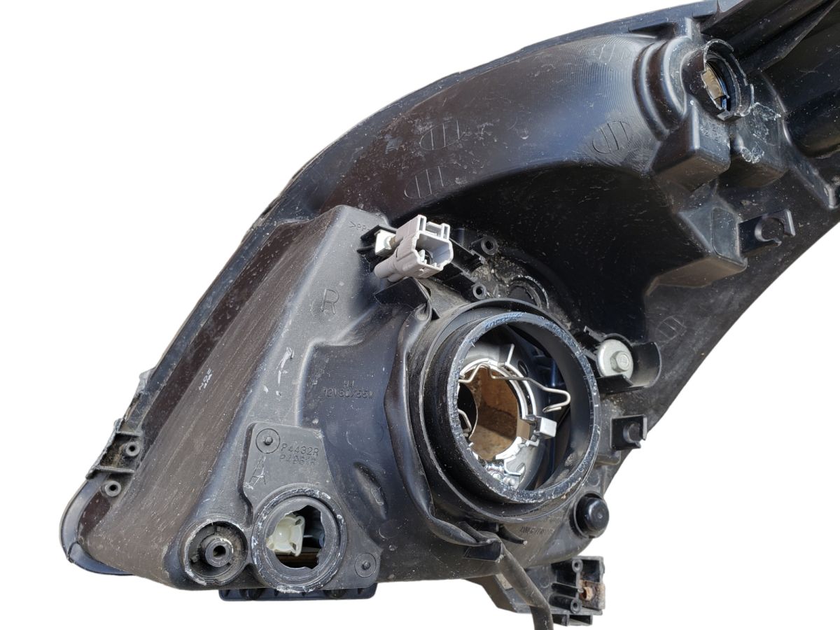 Передняя правая фара Suzuki Swift 2004-2011 3512063J30 разборка