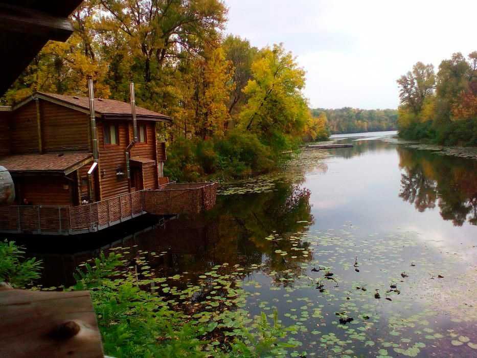 Аренда посуточно с выходом на воду Труханов остров .