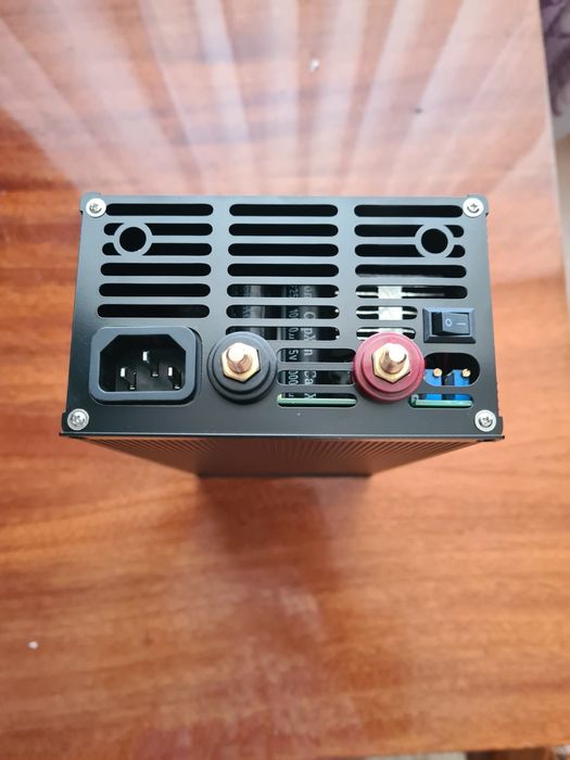 Зарядка, Зарядне 0-100 А, 0-15 В та 0-10 А 0-100 В.