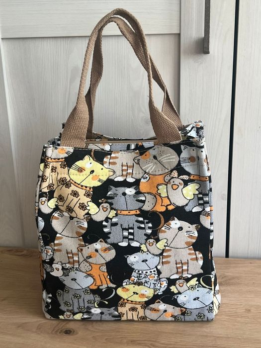 Torba materiałowa z kotkami – urocza i pojemna,