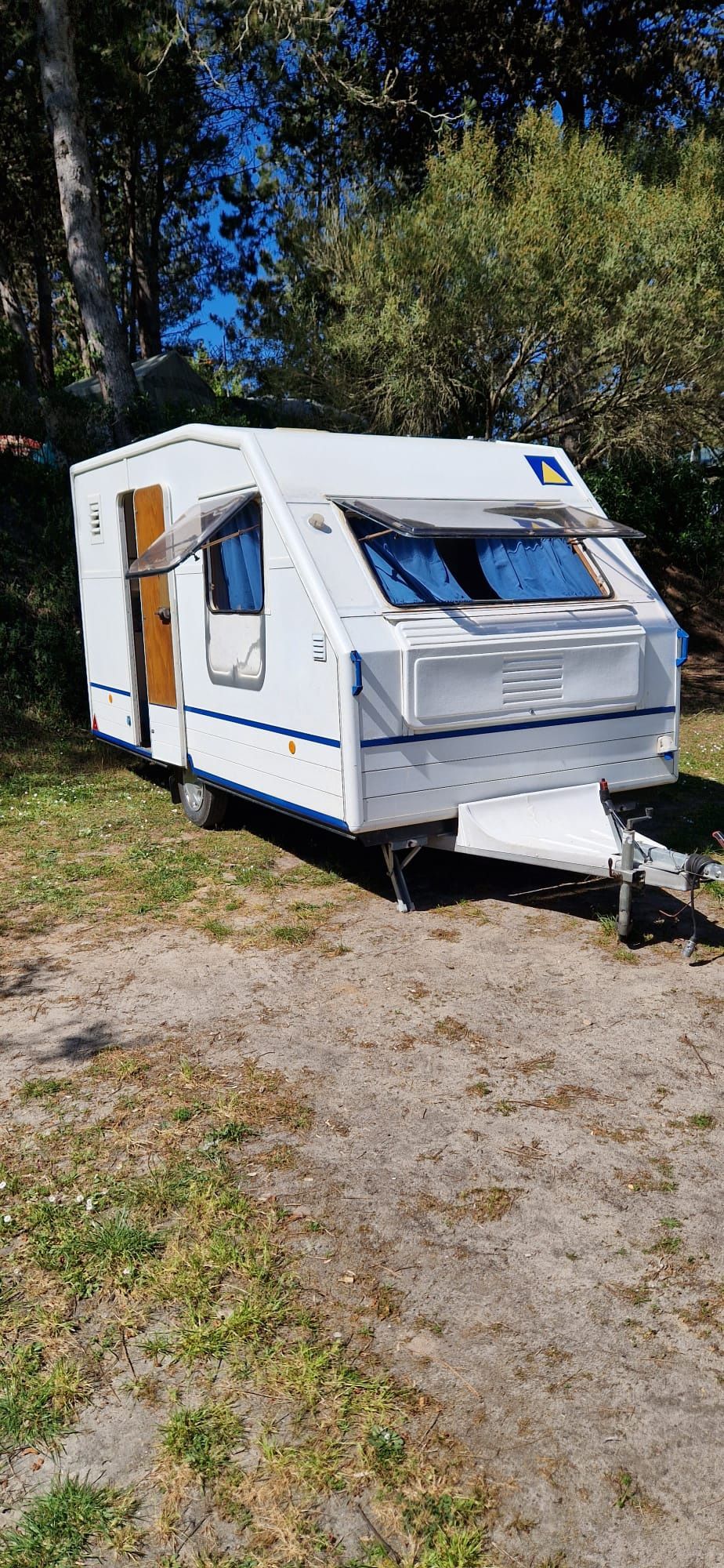 Vende se ou troco Caravana com documentos Português