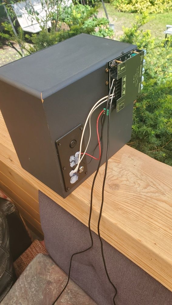 Mobilny głośnik Bluetooth z subwooferem Logitech – zestaw DIY z aku