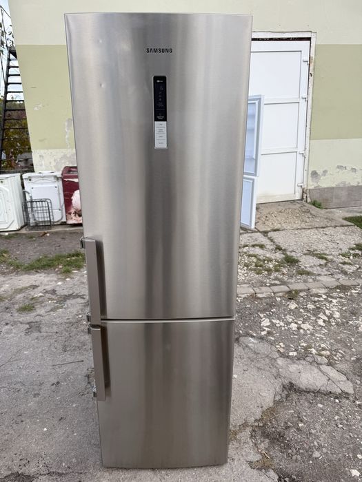 Холодильник новфрост Samsyng RL56GRERS