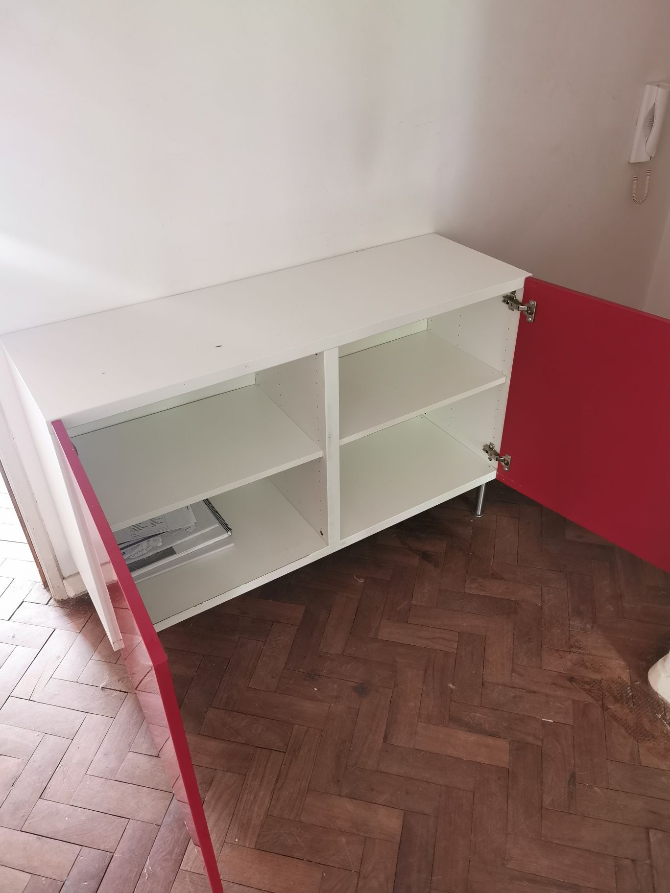 Móvel Aparador - branco e vermelho