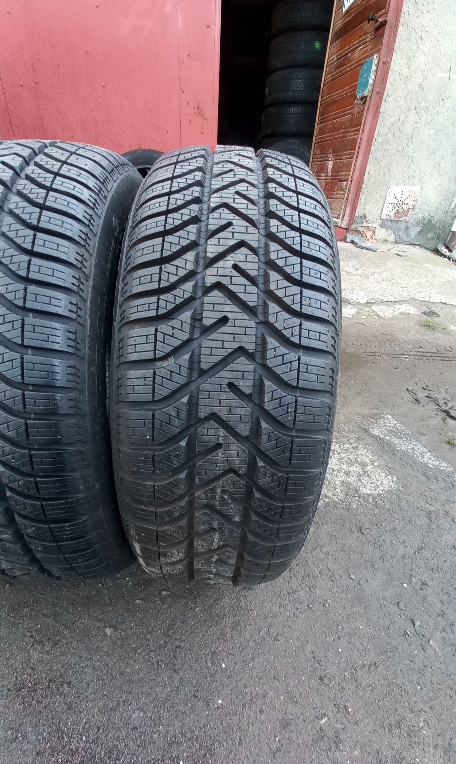 Шини всесезонні m+s 4шт R17 195/55/17 Pirelli 8-7мм. комплект