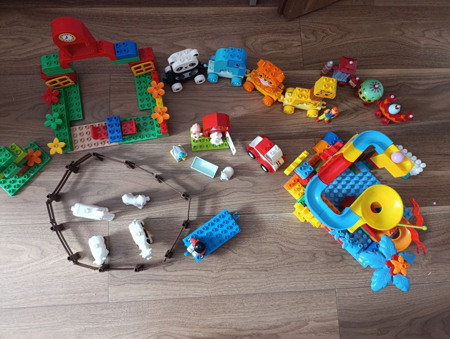Duży zestaw LEGO Duplo farma, zwierzęta gospodarskie, pociąg ze zwierz