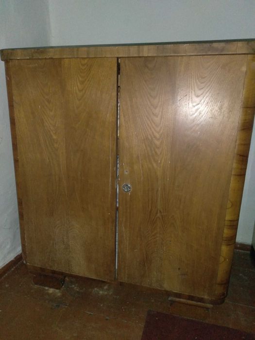 Комод дерев'яний в гарному стані.