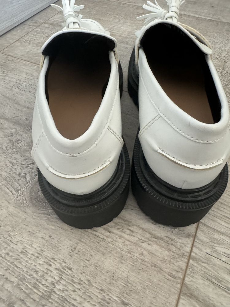 Nowe mokasyny damskie 40