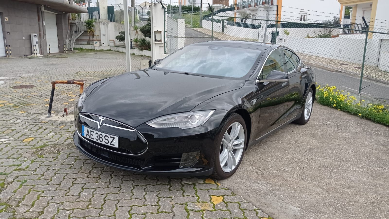 Tesla Model S 90D