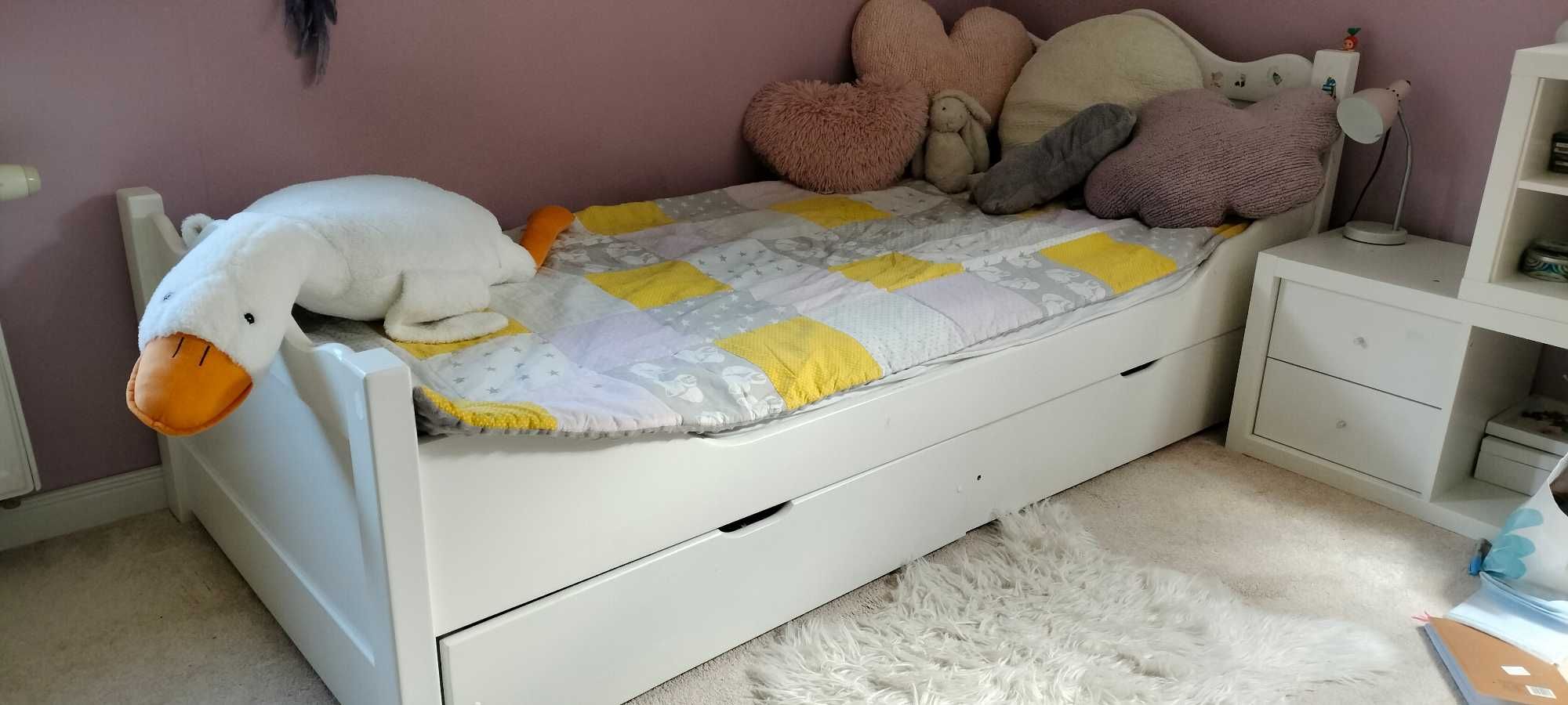 Łóżko dla dziewczynki - wraz z biurkiem i biblioteczką