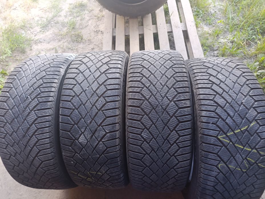 Зимние шины 235/45 R19 99T XL Continental VikingContact 7