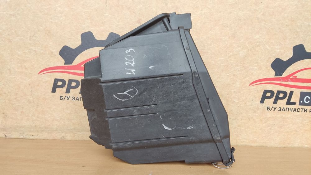 Mercedes C W203 00-07 корпус блока реле предохранителей A2035451303