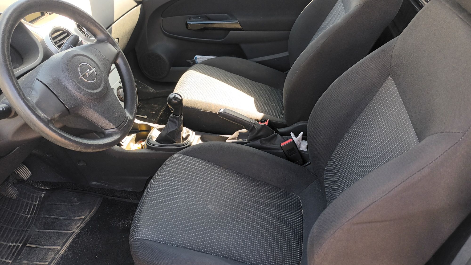 Opel corsa 1.3cdti 2012/12