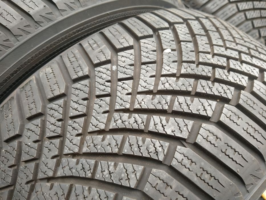 225/45r17 91H rant DOT4223 jak nowe  YOKOHAMA BluEarth Winter V906 8mm