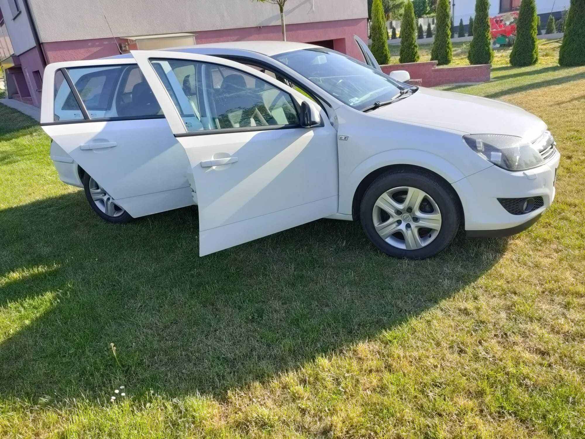 Opel Astra H kombi, 1,8 benz; 140 km, z polskiego salonu